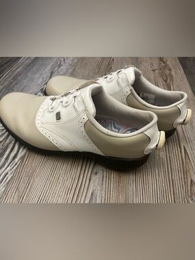 FootJoy golf shoes- Women’s Cream and White Low-Top Leather